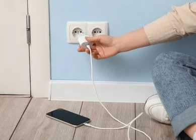 Por qué es importante cuidar y mantener los dispositivos eléctricos en casa